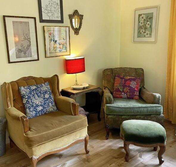 בית מלון כפרי Wisteria Guest House