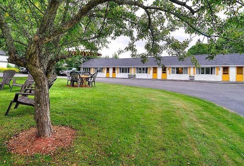 Picket Fence Motel