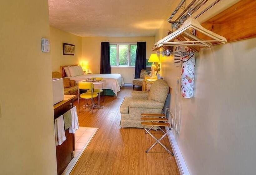 Picket Fence Motel