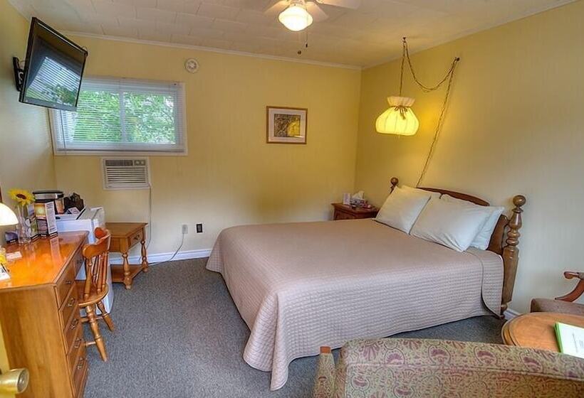 Picket Fence Motel
