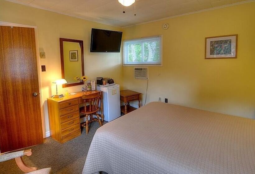 Picket Fence Motel