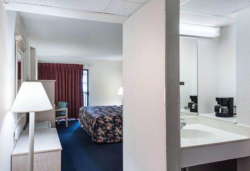 Курорт Econo Lodge Inn & Suites Rehoboth Beach