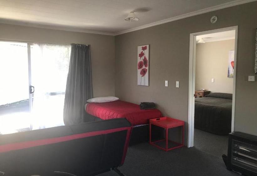 Avenue Motel