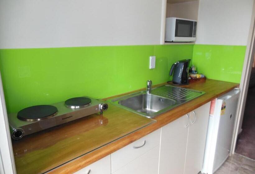 هتل Asure Camelot Arms Motor Lodge