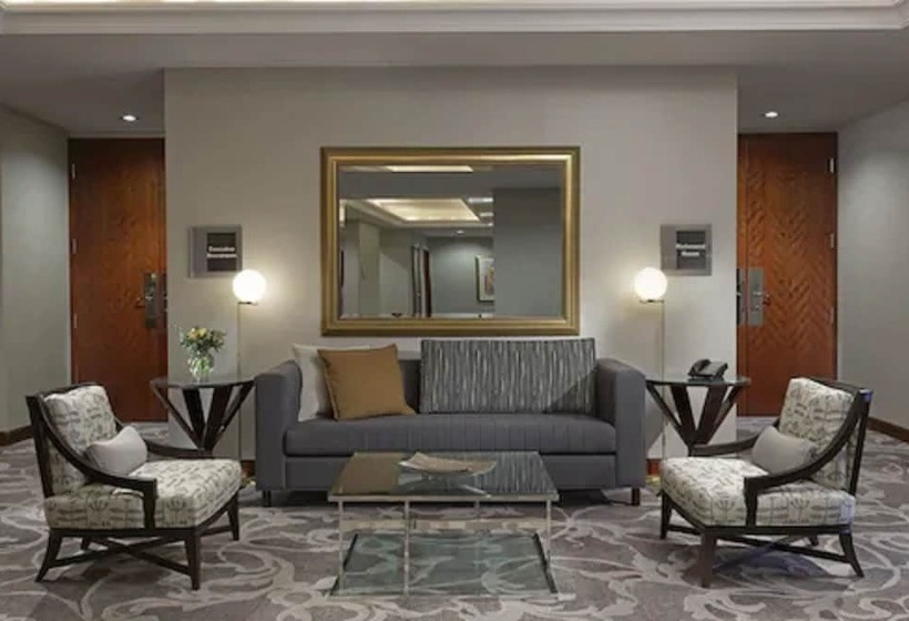 هتل Cambridge Suites Toronto