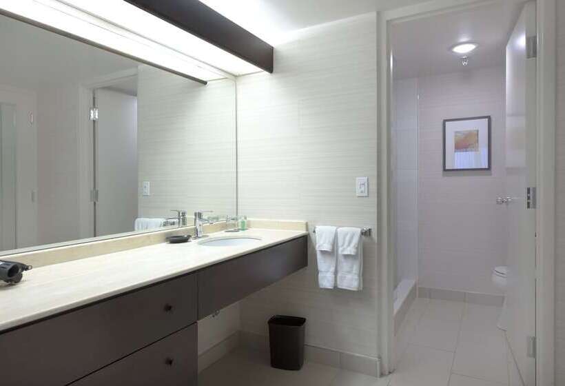 هتل Cambridge Suites Toronto