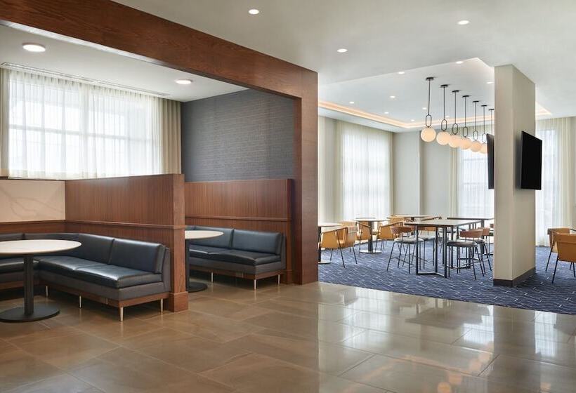 هتل Courtyard By Marriott Kitchener