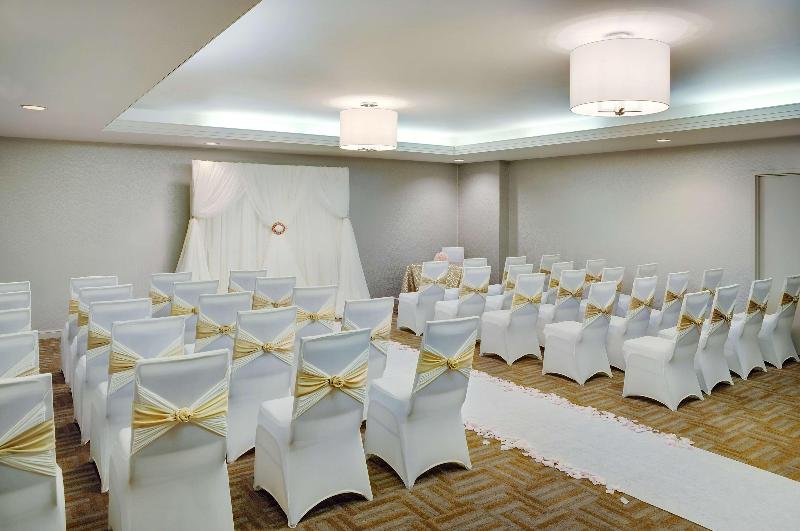 هتل Courtyard By Marriott Kitchener