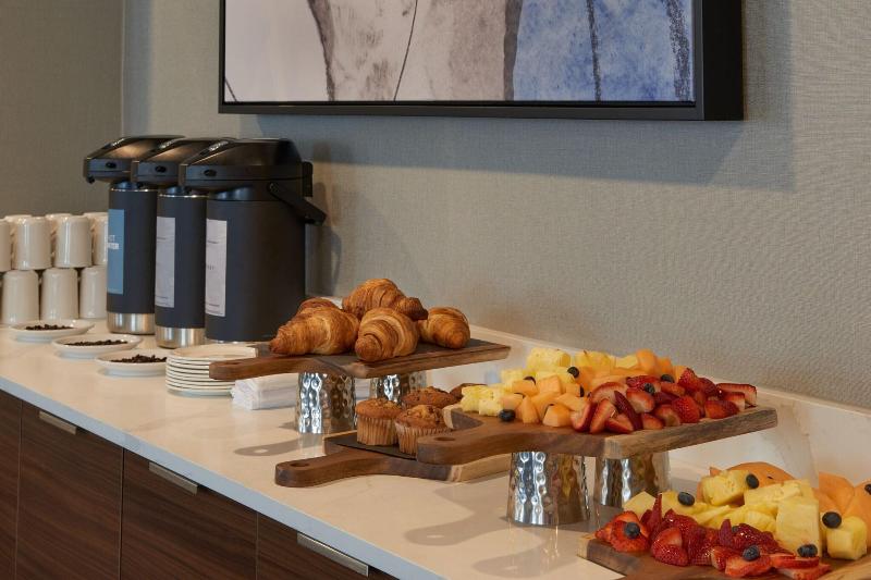 هتل Courtyard By Marriott Kitchener