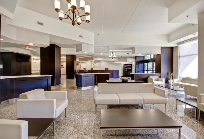 هتل Holiday Inn & Suites Windsor Ambassador Bridge By Ihg