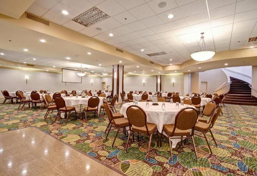 هتل Holiday Inn & Suites Windsor Ambassador Bridge By Ihg