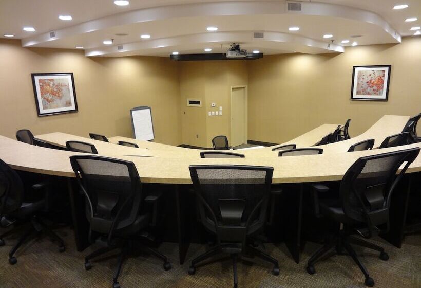 هتل Holiday Inn & Suites Windsor Ambassador Bridge By Ihg