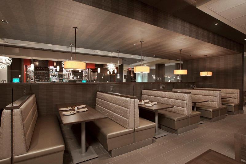 هتل Holiday Inn & Suites Windsor Ambassador Bridge By Ihg