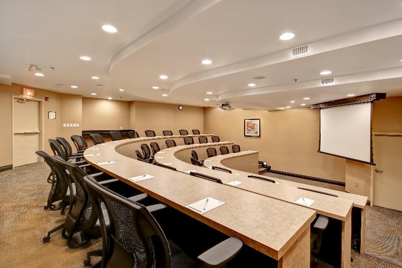 هتل Holiday Inn & Suites Windsor Ambassador Bridge By Ihg