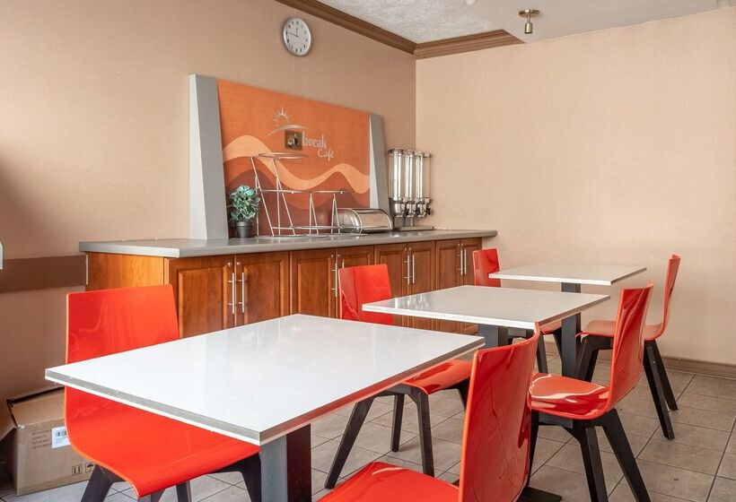בית מלון כפרי Knights Inn North Bay