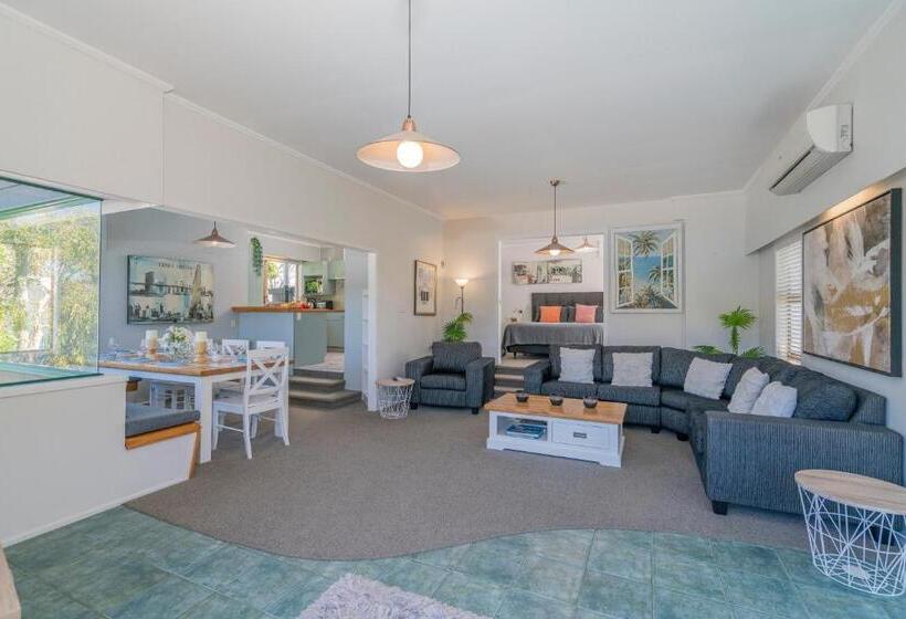 هتل Oceans 88 Whitianga Coastal Suites