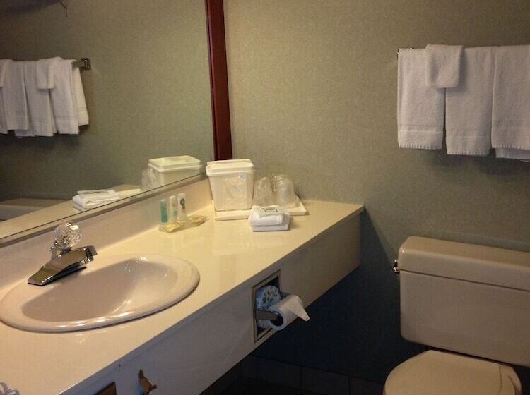 فندق Quality Inn & Suites Bay Front