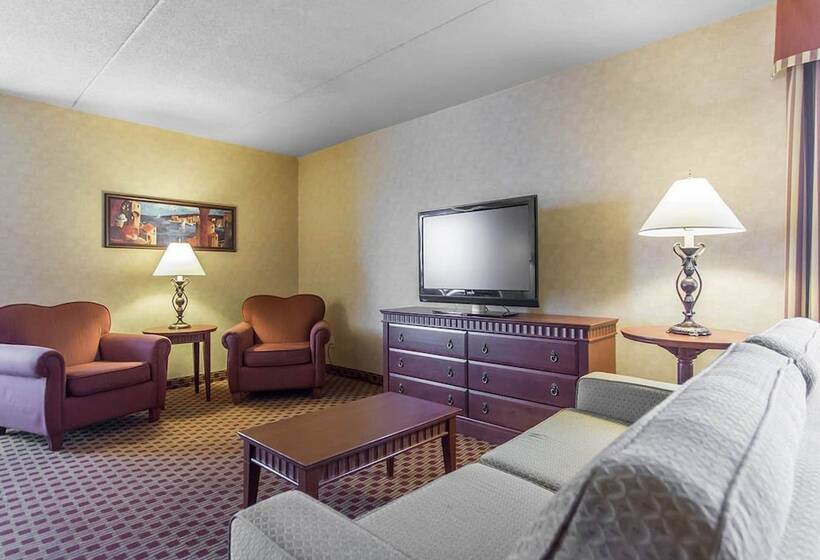 Отель Quality Inn & Suites Bay Front