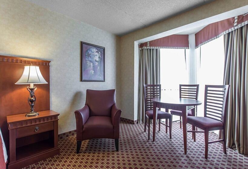 Отель Quality Inn & Suites Bay Front