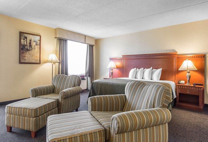 Отель Quality Inn & Suites Bay Front