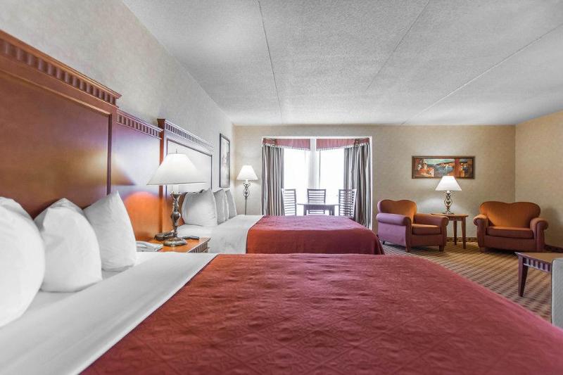 هتل Quality Inn & Suites Bay Front