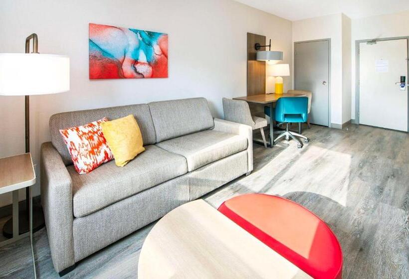 هتل Comfort Suites
