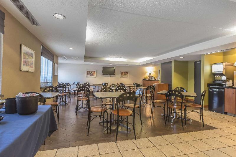 فندق Quality Suites