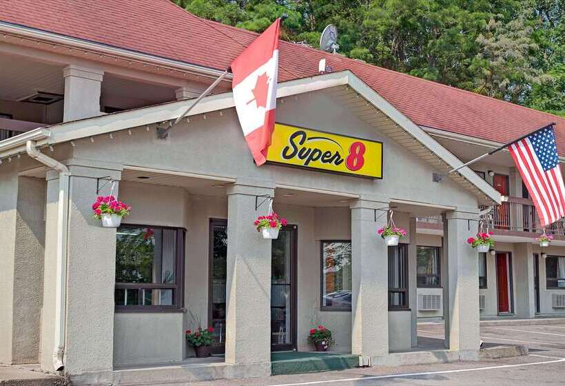 هتل Super 8 By Wyndham Niagara Falls North