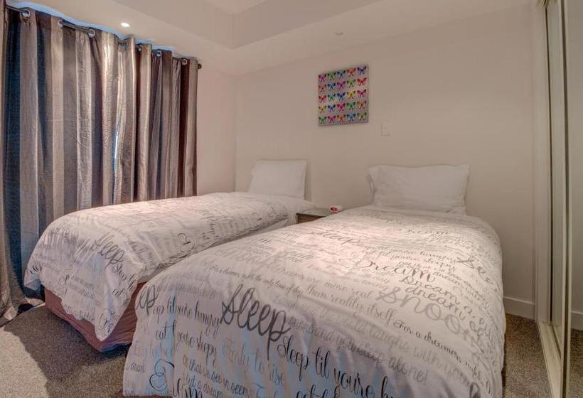 Отель The Lodges