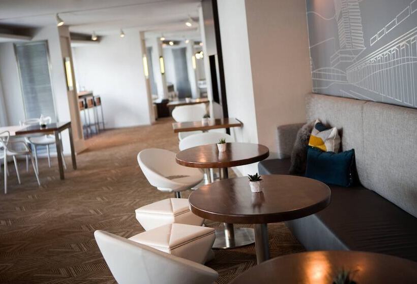 هتل Toronto Marriott City Centre