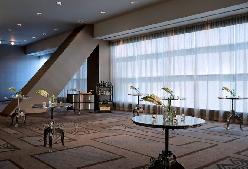 هتل Toronto Marriott City Centre