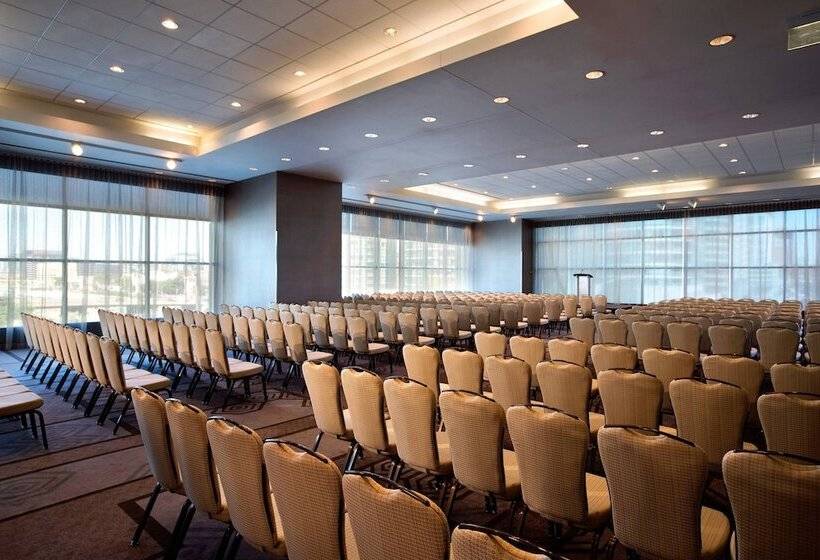 هتل Toronto Marriott City Centre