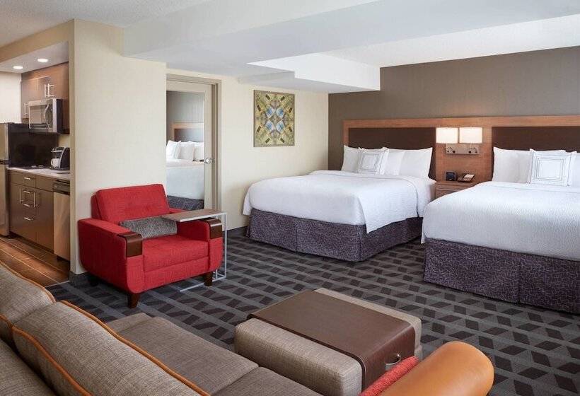 هتل Towneplace Suites By Marriott Windsor