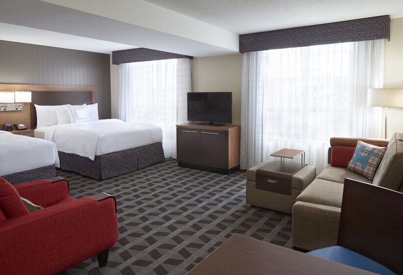 هتل Towneplace Suites By Marriott Windsor