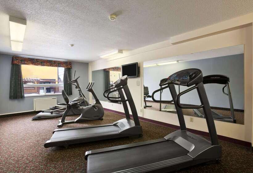هتل Travelodge By Wyndham Timmins