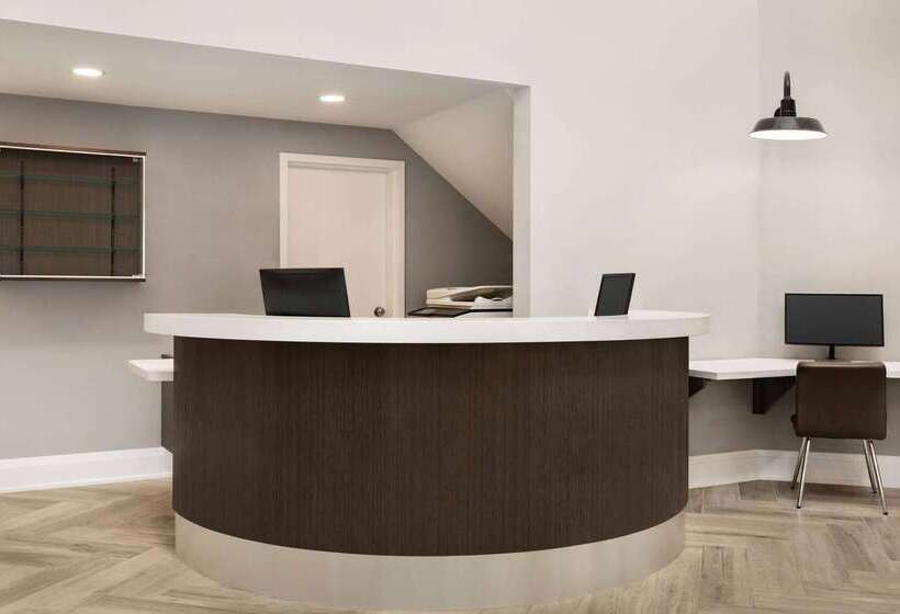 هتل Travelodge By Wyndham Timmins
