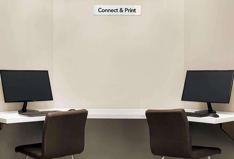 هتل Travelodge By Wyndham Timmins