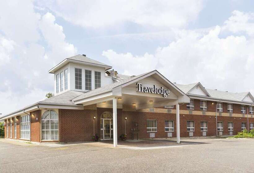 هتل Travelodge By Wyndham Timmins