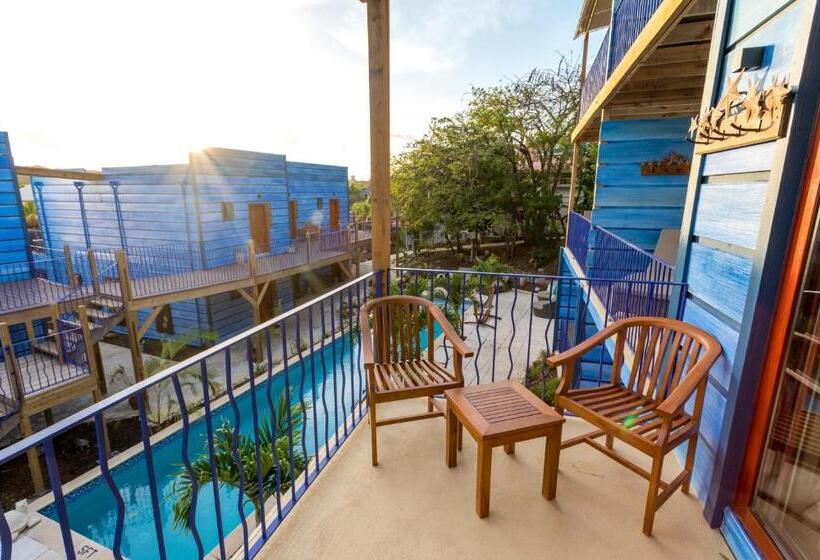 هتل True Blue Bay Resort