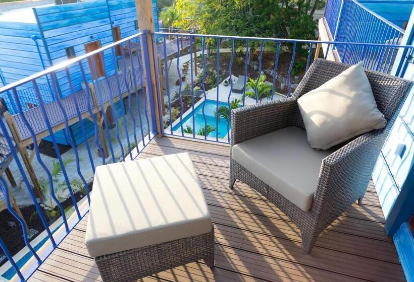هتل True Blue Bay Resort