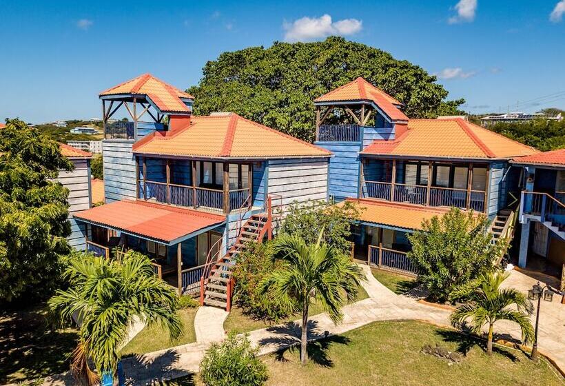 هتل True Blue Bay Resort