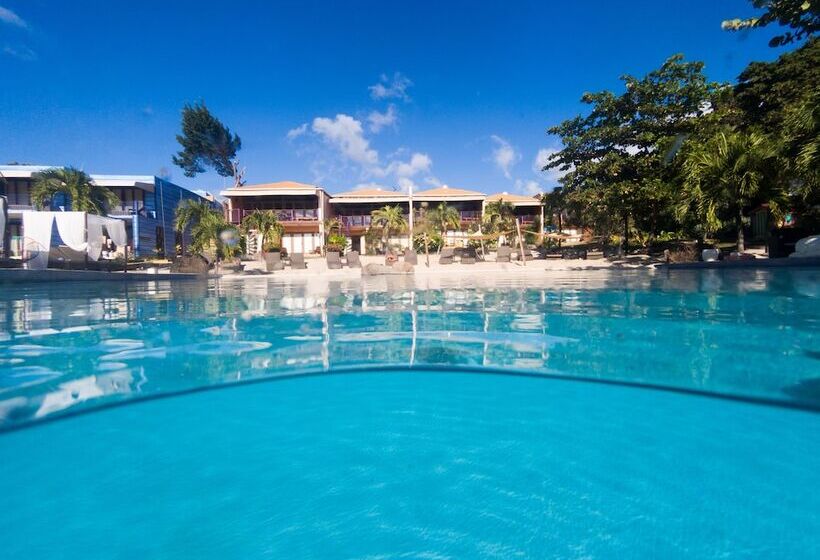 هتل True Blue Bay Resort