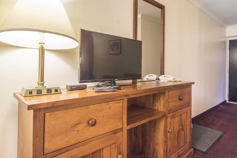 מוטל Rodeway Inn King William