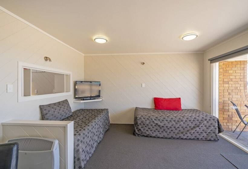 The Oceanside Motel