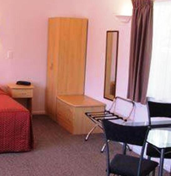 Riverview Motel