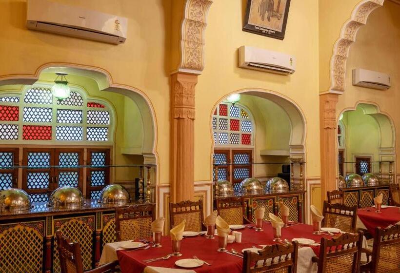 هتل Narain Niwas Palace