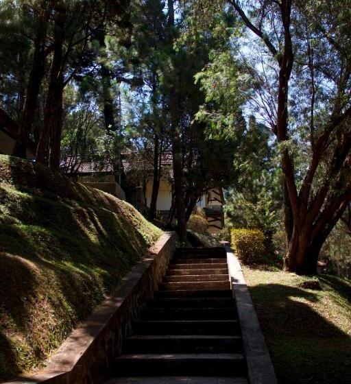 هتل Puteri Gunung