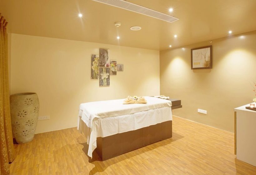 هتل Regenta Central Deccan