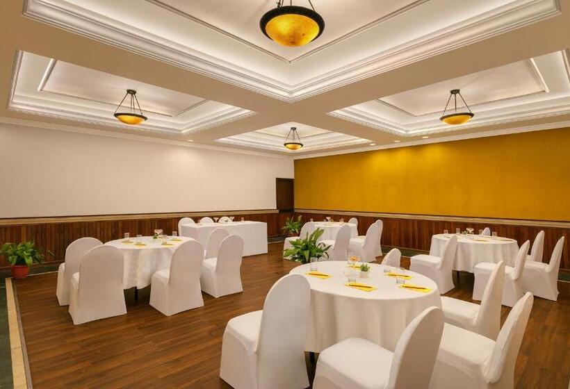 هتل Shervani Hilltop Resort
