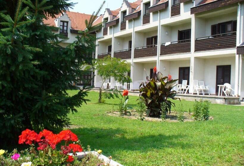 هتل Siesta Club Apartman Harkány